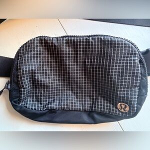 Lululemon Everywhere Belt Bag Black Grid 1L